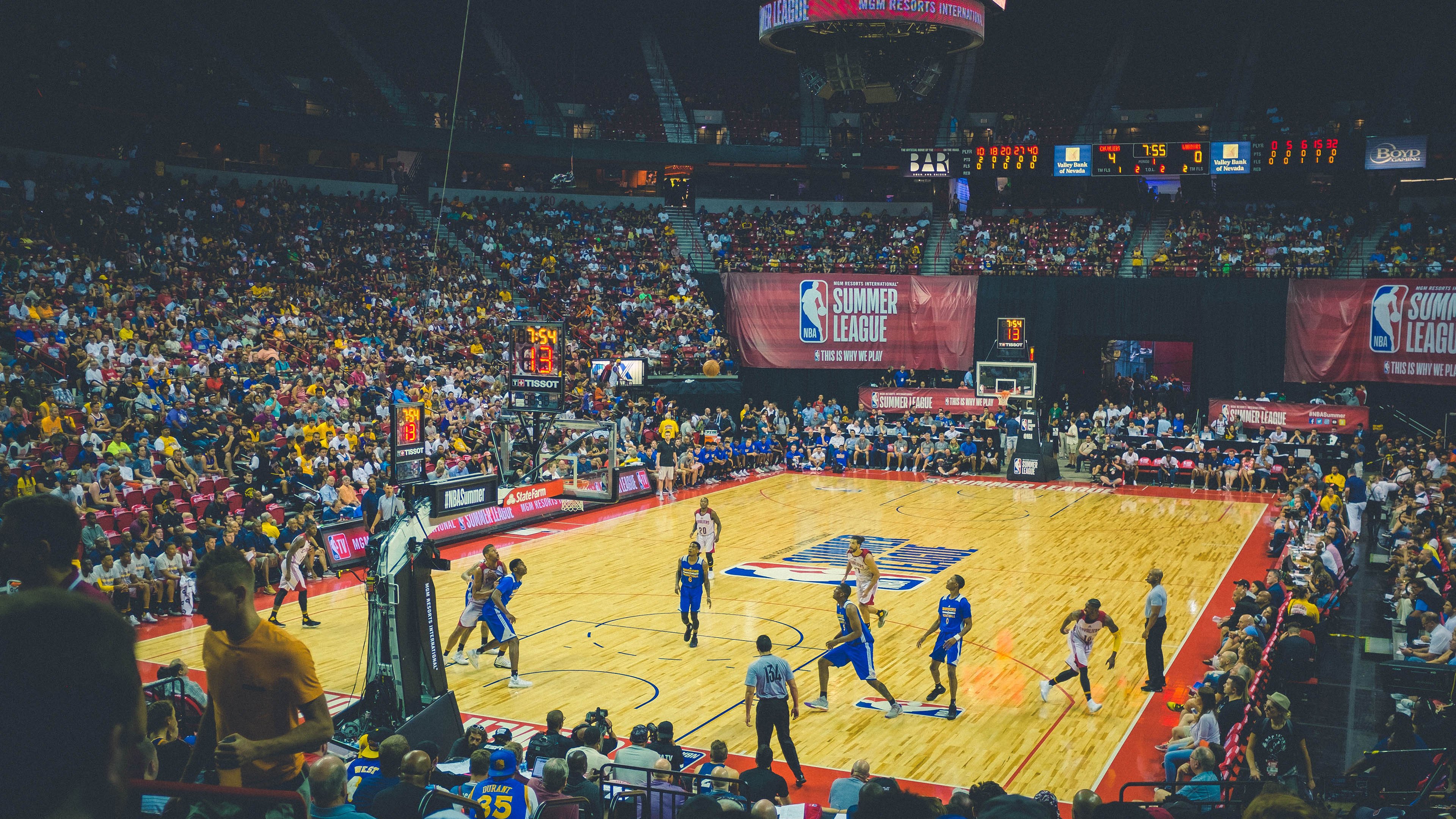 五大联赛“悬念迭起”排名变动：追逐冠军的激烈战况